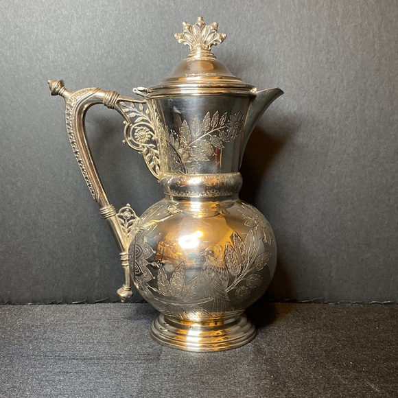 Meriden B Company 1945 Chocolate Pot - Picture 3 of 10